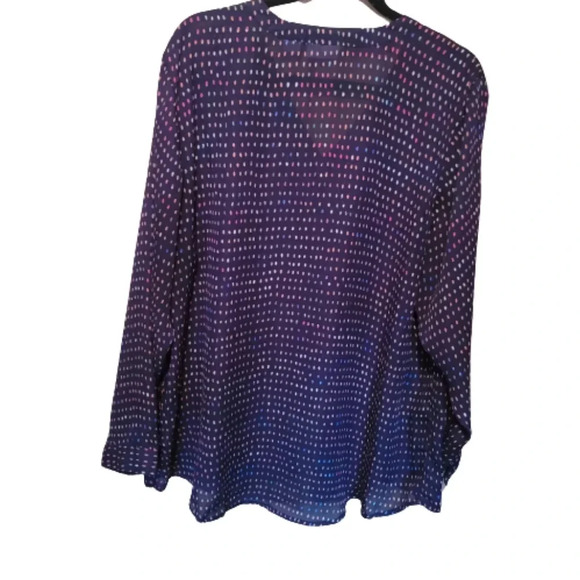 Liz Claiborne multi color blouse on black background - Picture 3 of 6